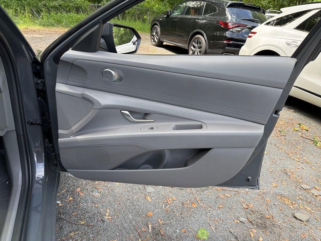 Certified 2024 Hyundai Elantra SE FWD image 10