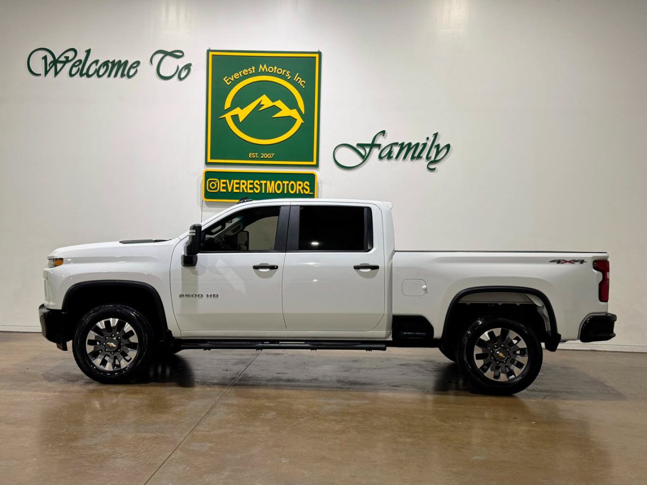 Used 2021 Chevrolet Silverado 2500 Custom w/ Custom Value Package AWD/4WD image 5