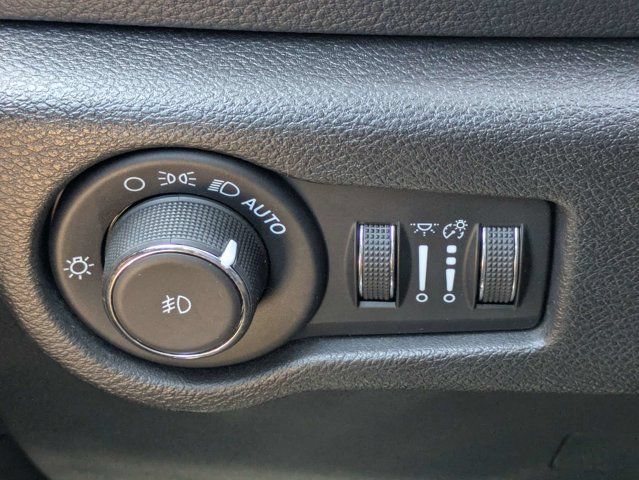 Used 2021 Chrysler Pacifica Pinnacle AWD/4WD image 25