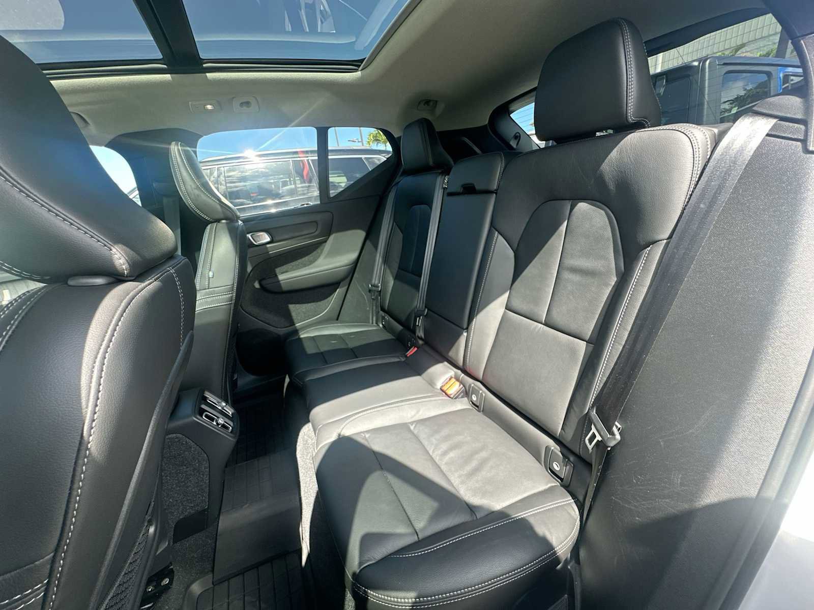 Used 2023 Volvo XC40 B4 Plus w/ Driver Assist Package image 25