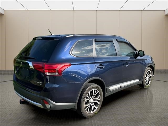Used 2016 Mitsubishi Outlander SEL AWD/4WD image 16