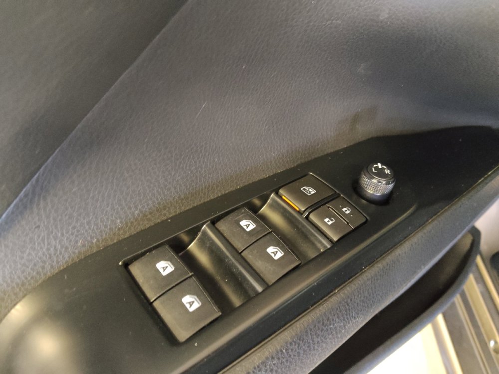 Used 2020 Toyota Camry SE image 27