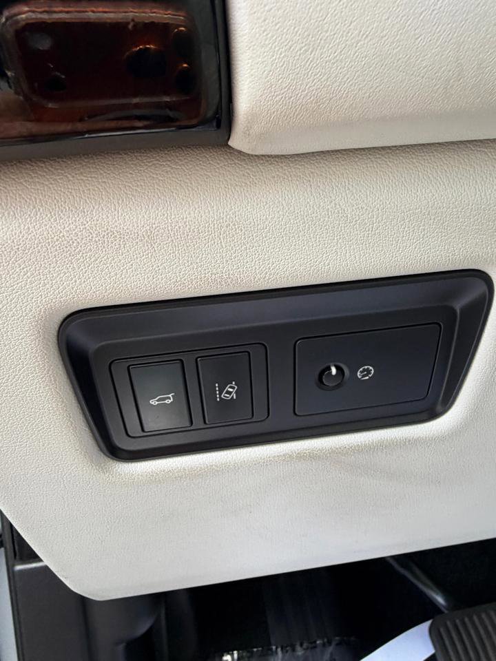 Used 2017 Land Rover Range Rover HSE AWD/4WD image 12