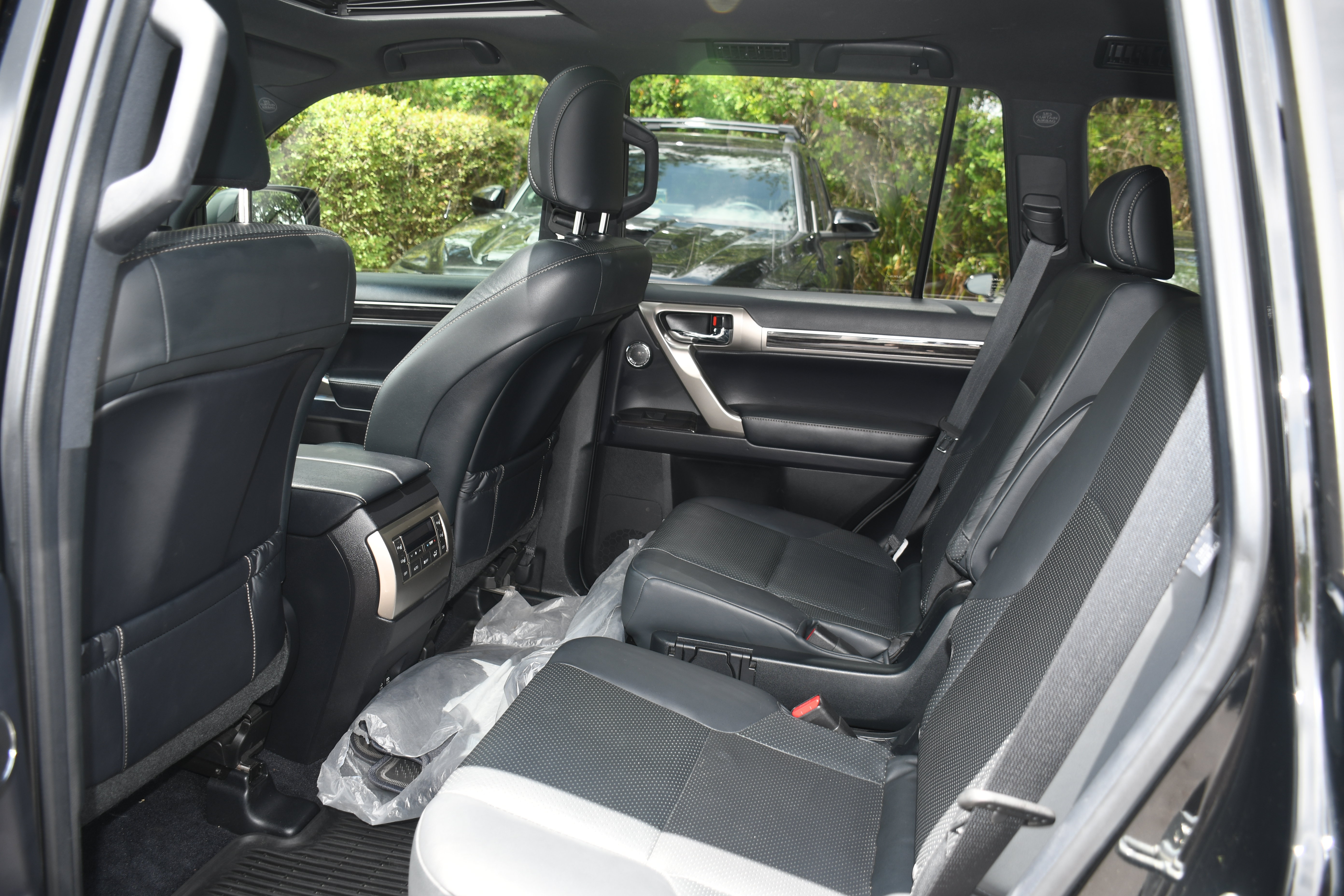 Used 2020 Lexus GX 460 Luxury w/ Luxury Sport Package AWD/4WD image 19