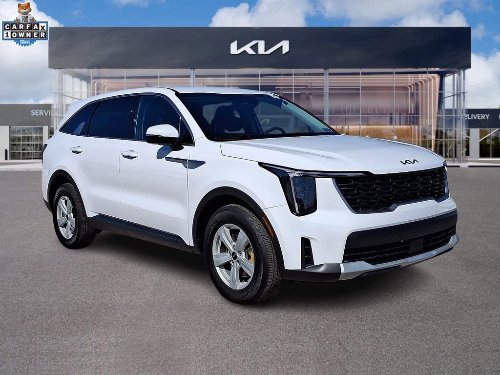 Certified 2025 Kia Sorento LX image 1