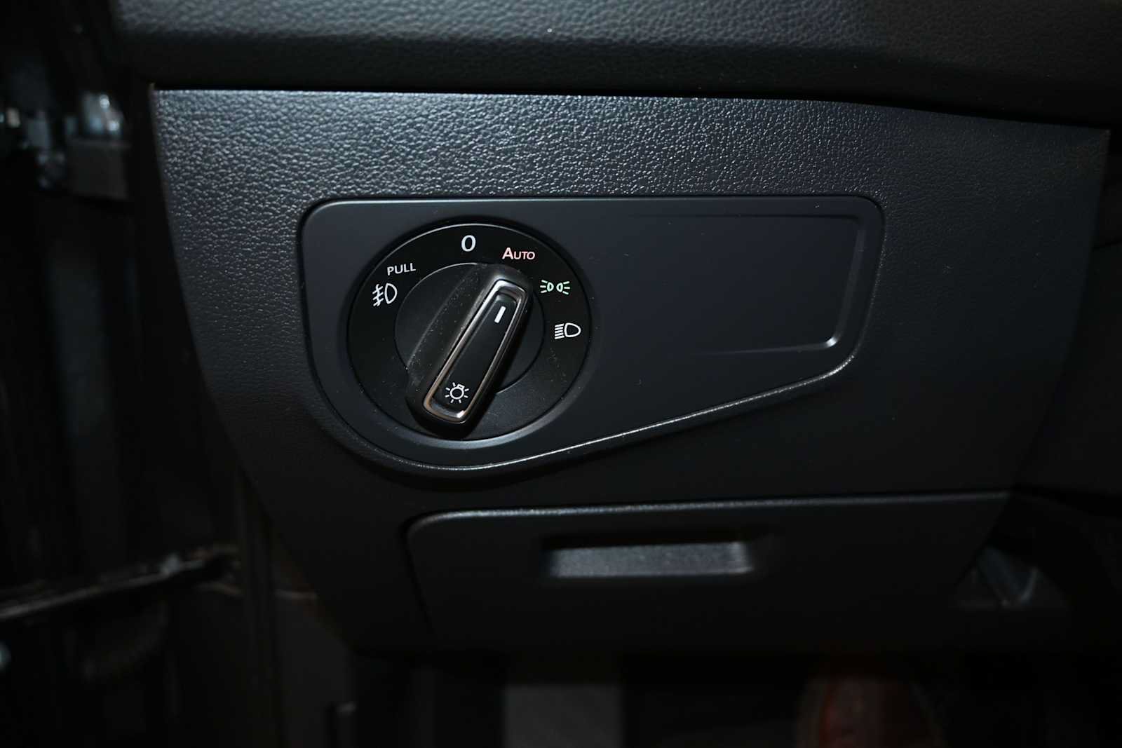Used 2021 Volkswagen Tiguan SEL AWD/4WD image 18