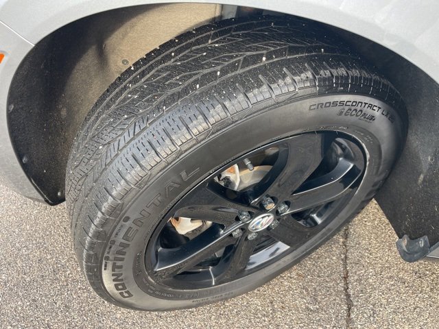 Used 2023 Buick Enclave Essence w/ Sport Touring Edition image 11