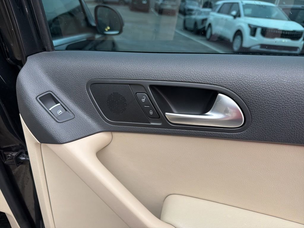 Used 2016 Volkswagen Tiguan SE image 27