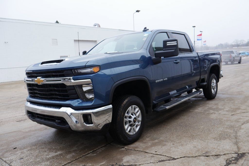 Used 2025 Chevrolet Silverado 2500 LT w/ Convenience Package image 4