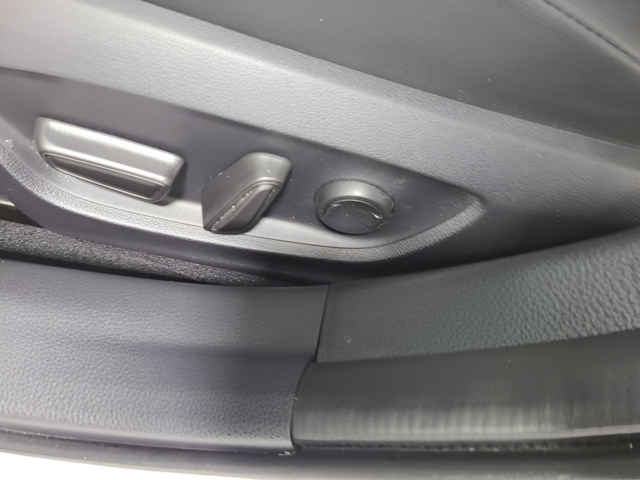 Used 2024 Toyota Prius Prime FWD image 17