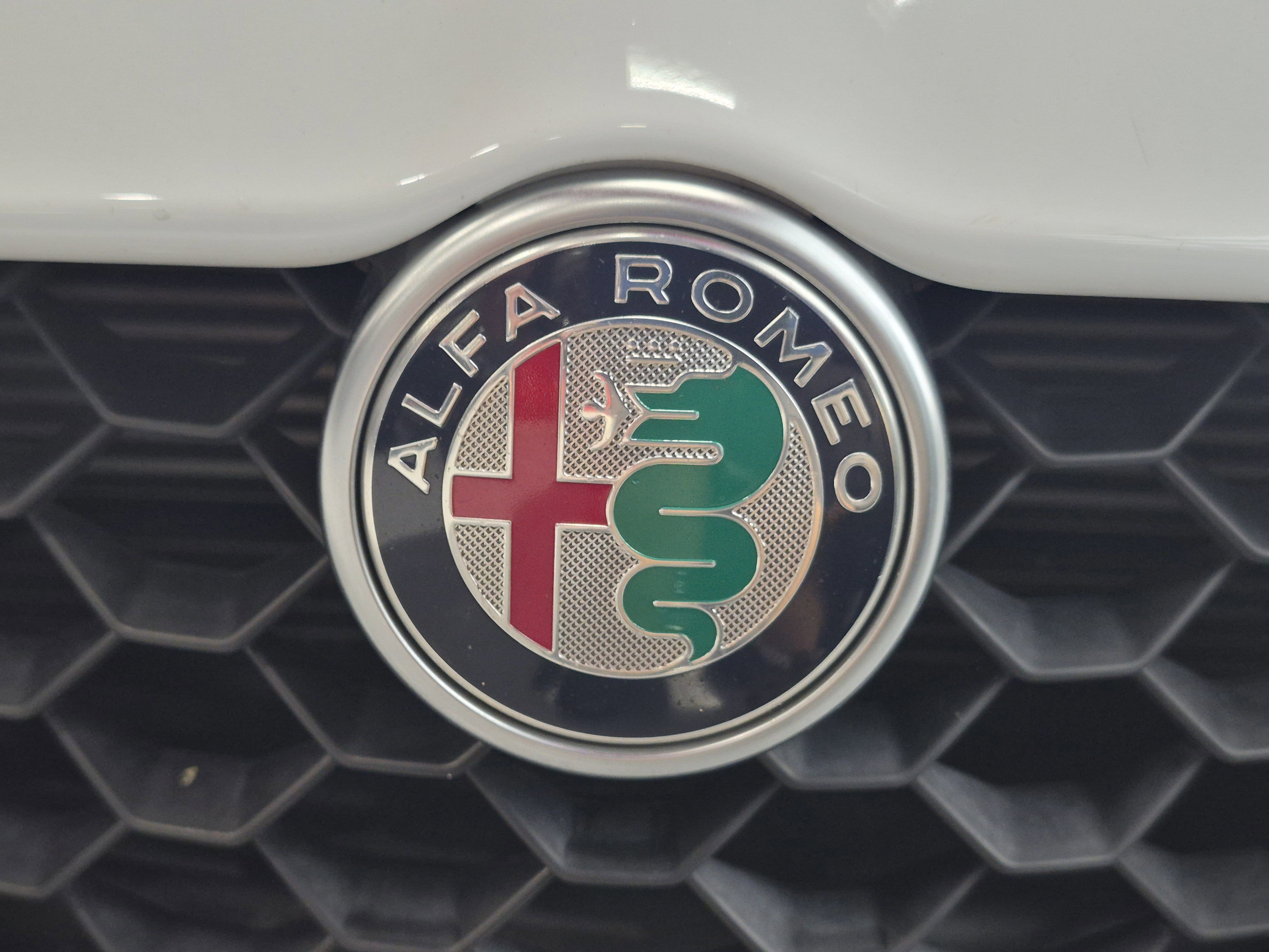 Used 2023 Alfa Romeo Giulia Veloce RWD image 61