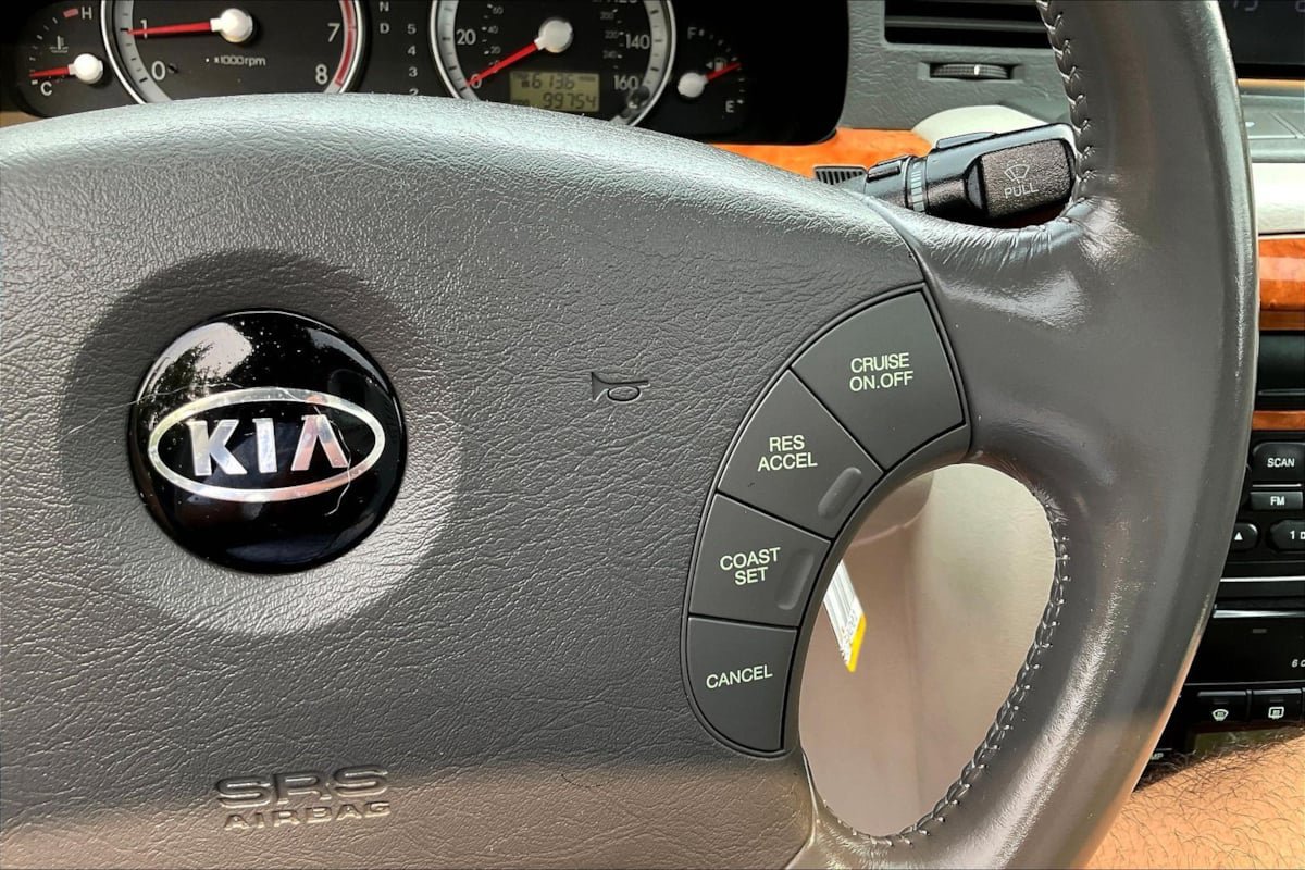 Used 2005 Kia Amanti FWD image 12