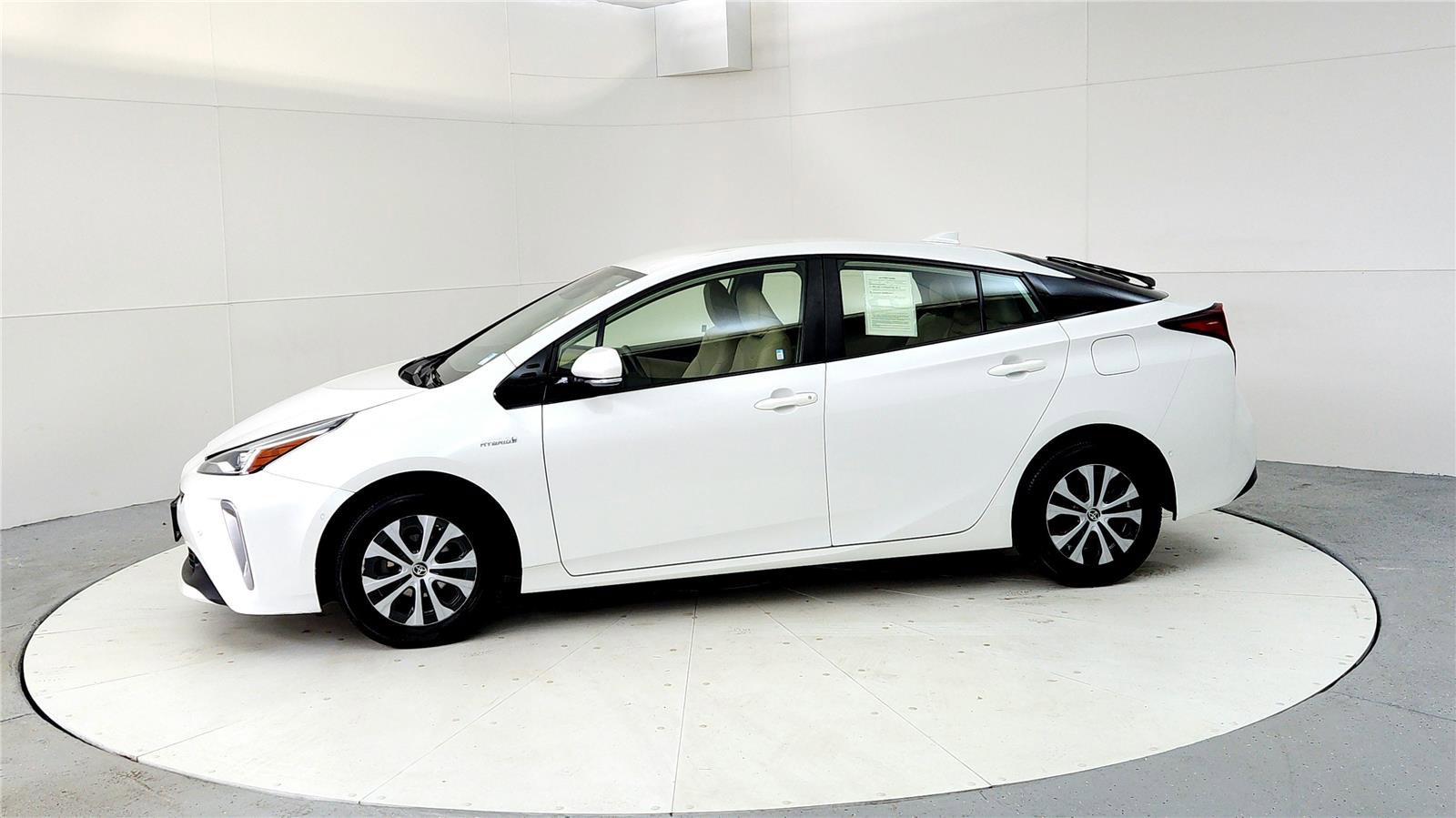 Certified 2019 Toyota Prius XLE image 3