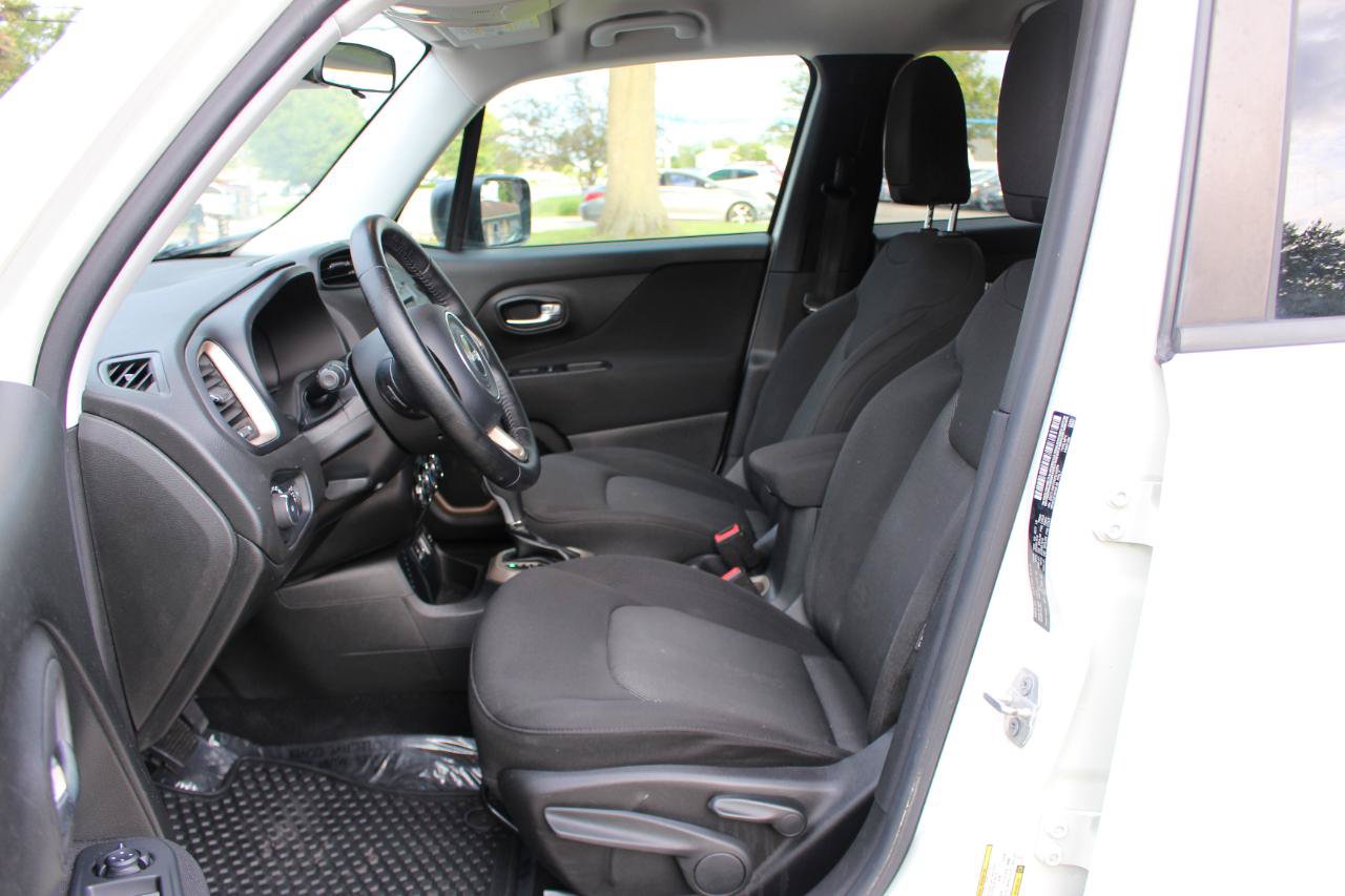 Used 2016 Jeep Renegade Latitude w/ Cold Weather Group FWD image 13
