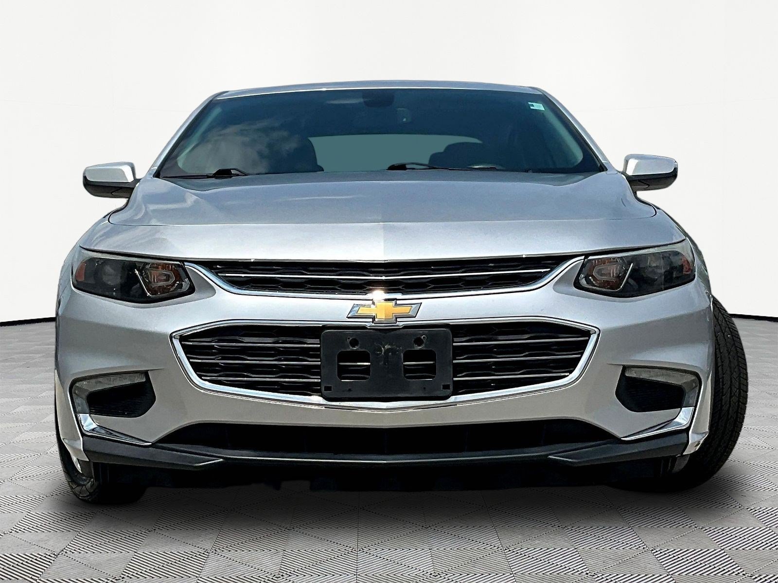 Used 2016 Chevrolet Malibu LT FWD image 2