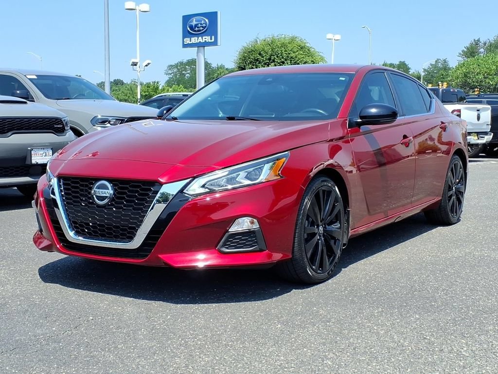 Used 2020 Nissan Altima 2.5 SR w/ Premium Package FWD image 3