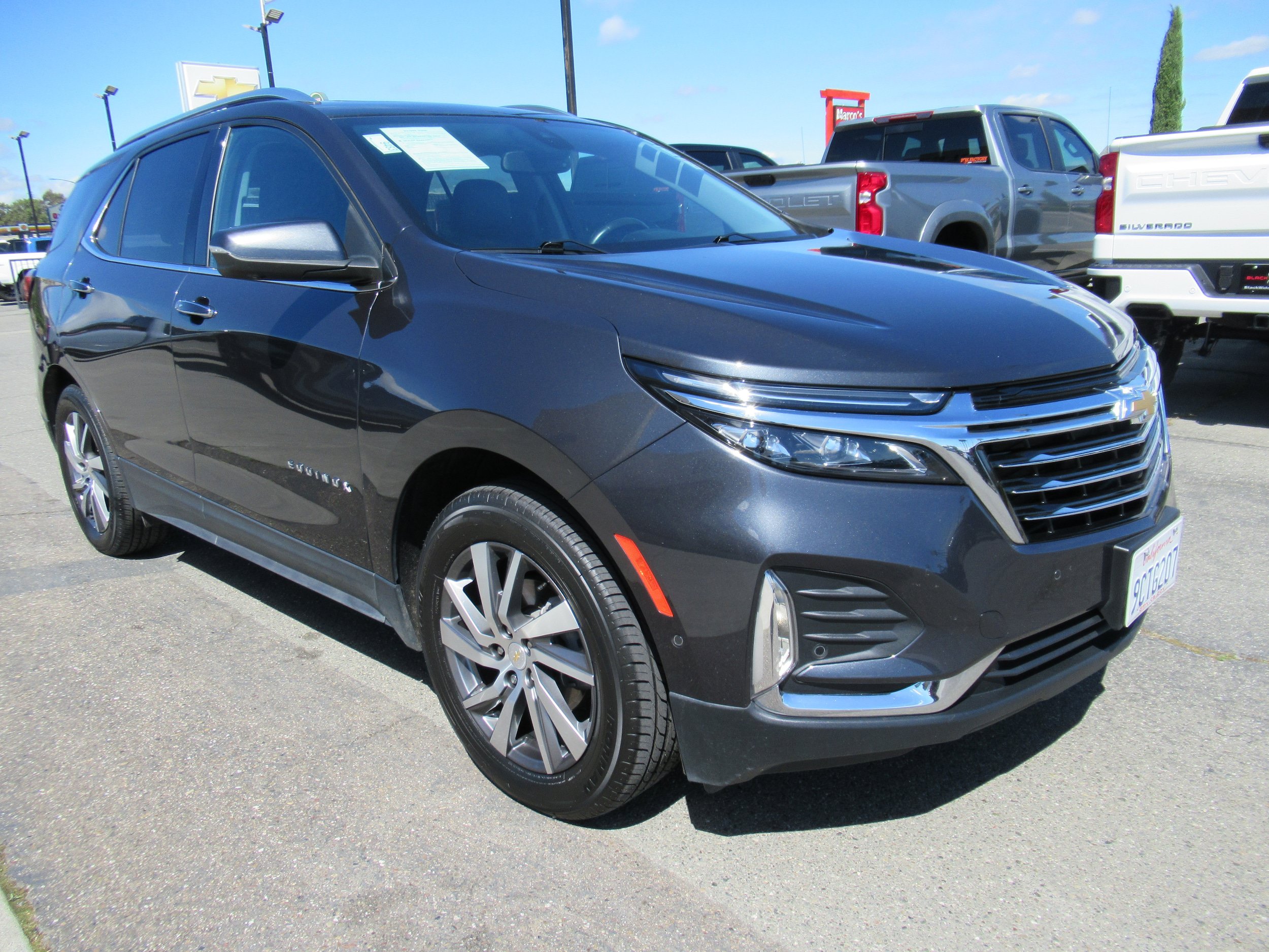Used 2022 Chevrolet Equinox Premier AWD/4WD image 4