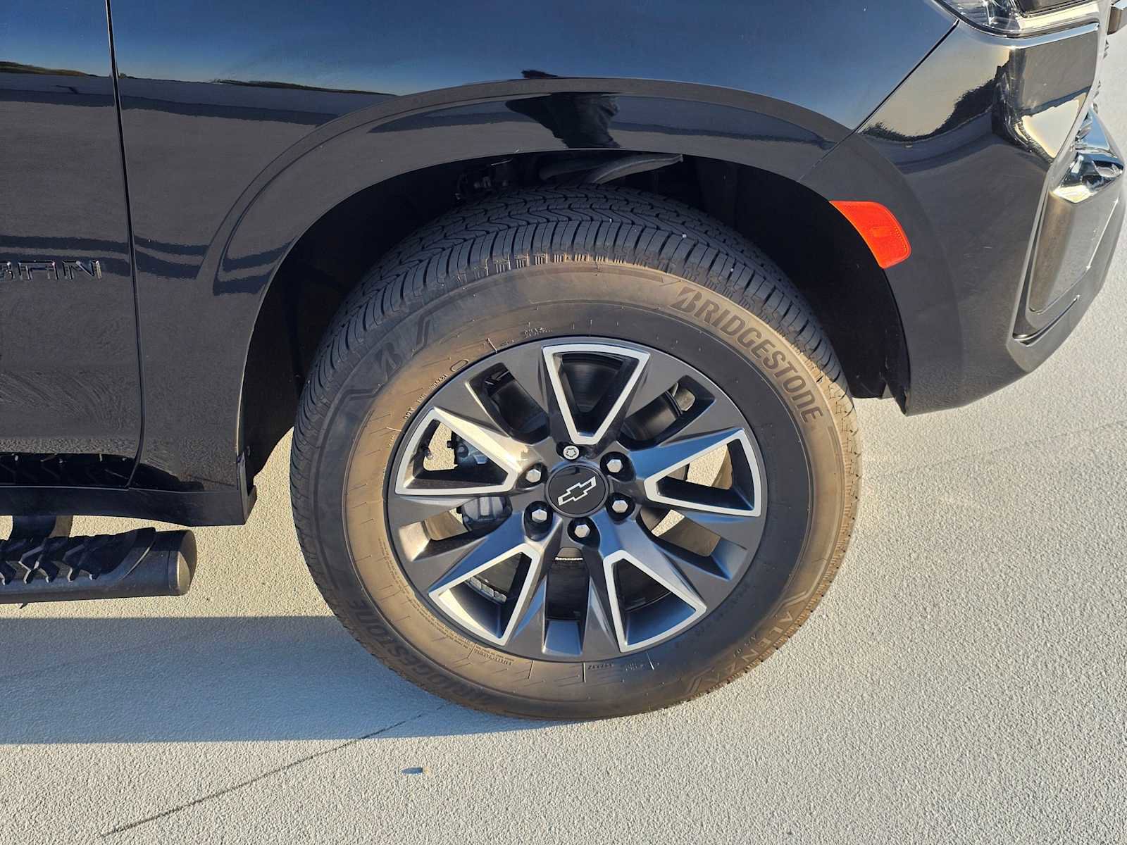 Used 2023 Chevrolet Suburban Z71 w/ Luxury Package image 9