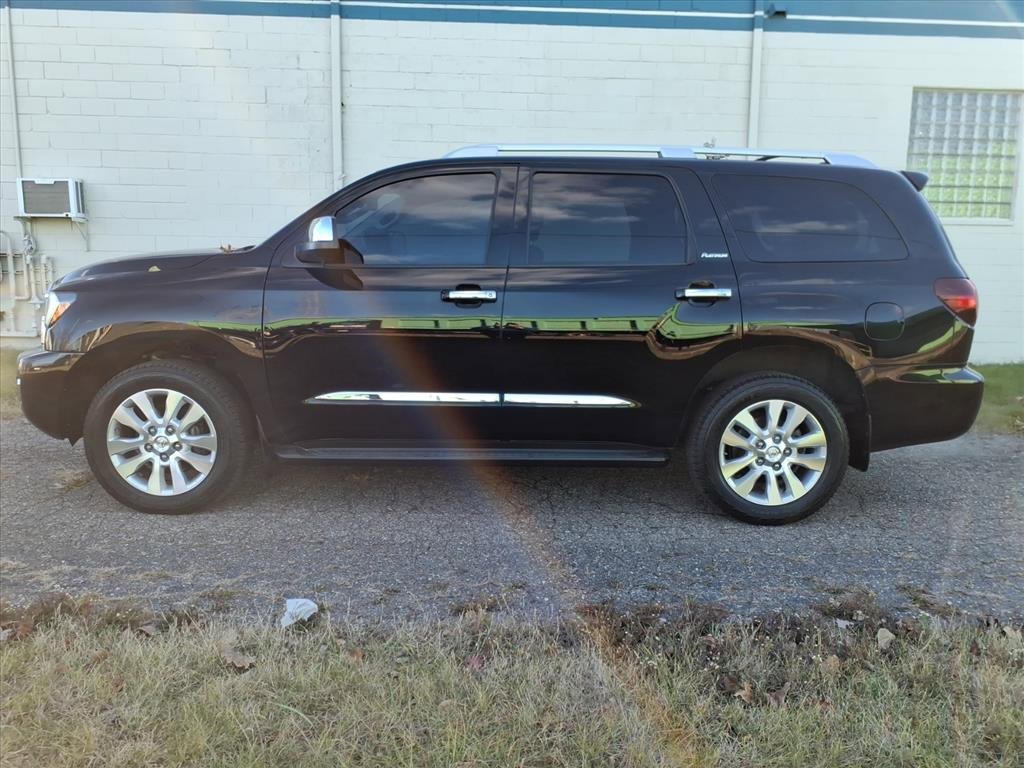 Used 2020 Toyota Sequoia Platinum image 2