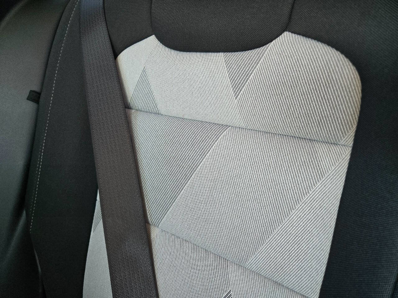 Used 2025 Chevrolet Trax LS image 41