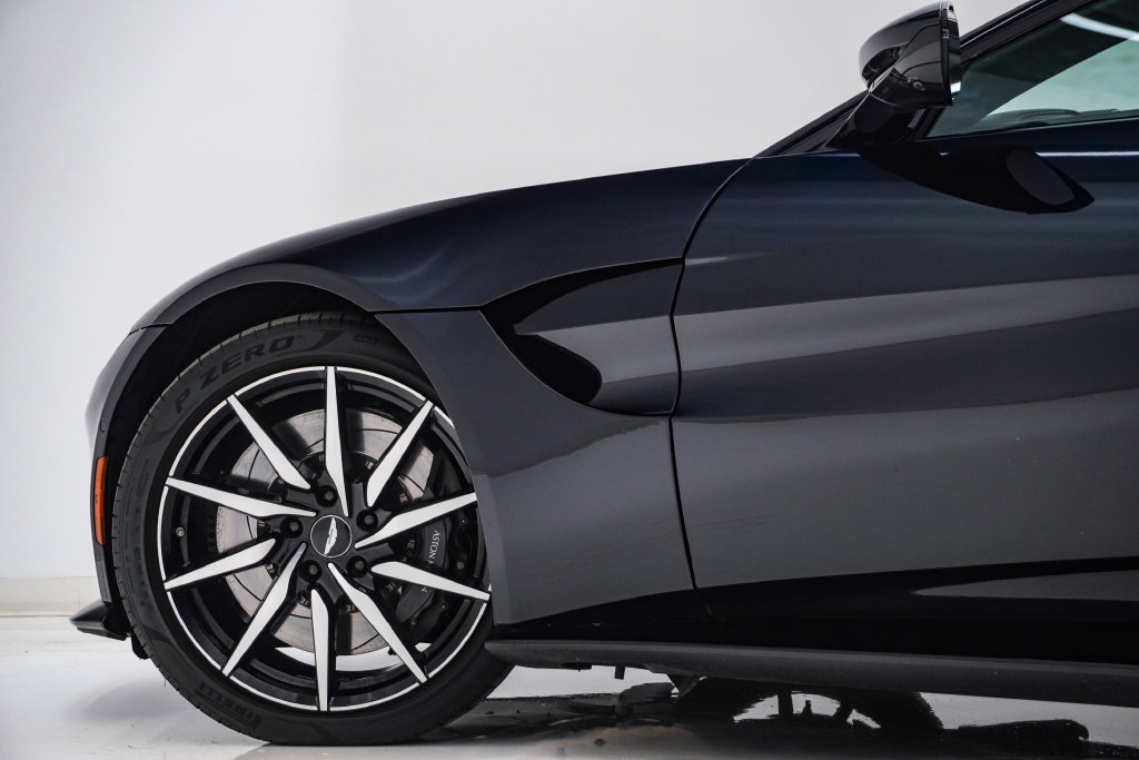 Used 2019 Aston Martin V8 Vantage Coupe RWD image 14