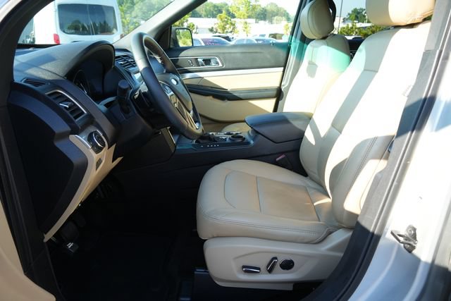 Used 2017 Ford Explorer XLT w/ Equipment Group 202A FWD image 21