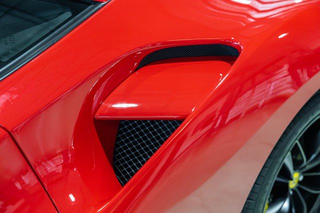 Used 2018 Ferrari 488 GTB RWD image 14