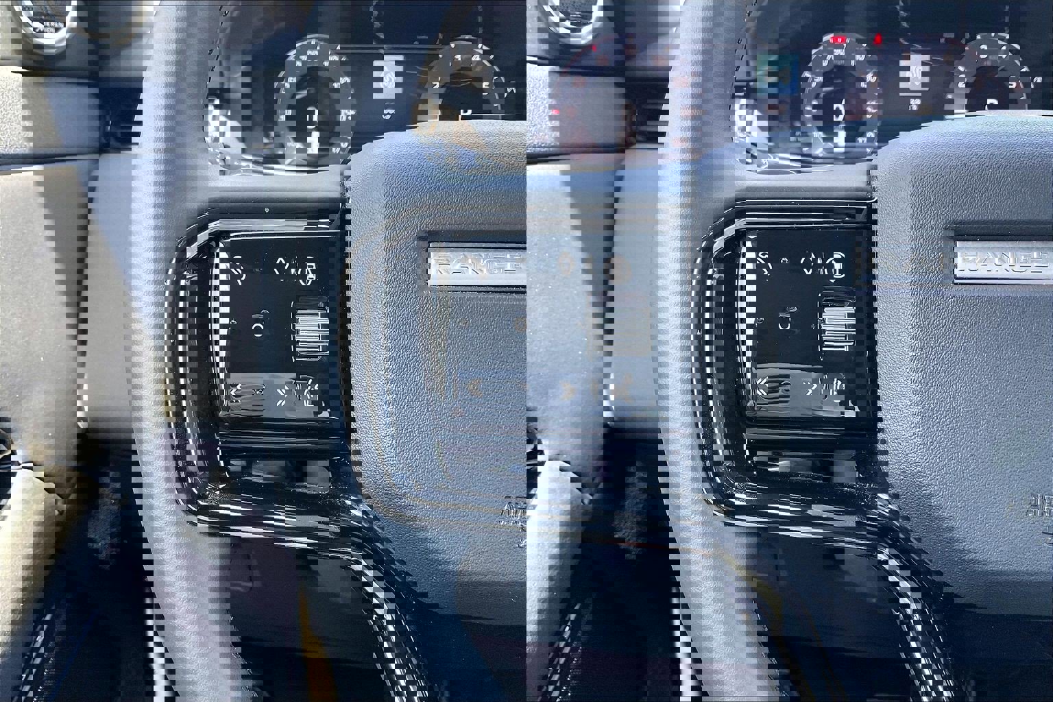 Used 2026 Land Rover Range Rover Evoque S image 21