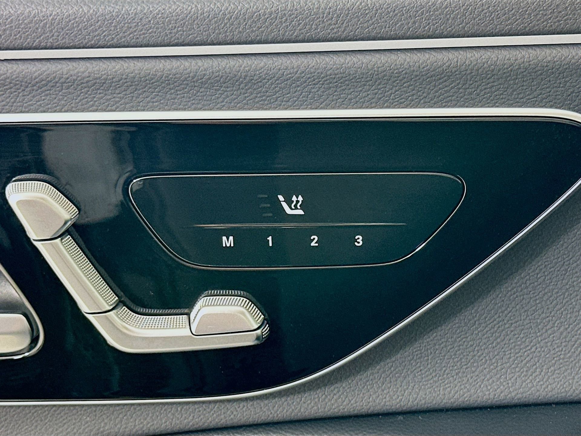 Used 2025 Mercedes-Benz E 350 Sedan image 21