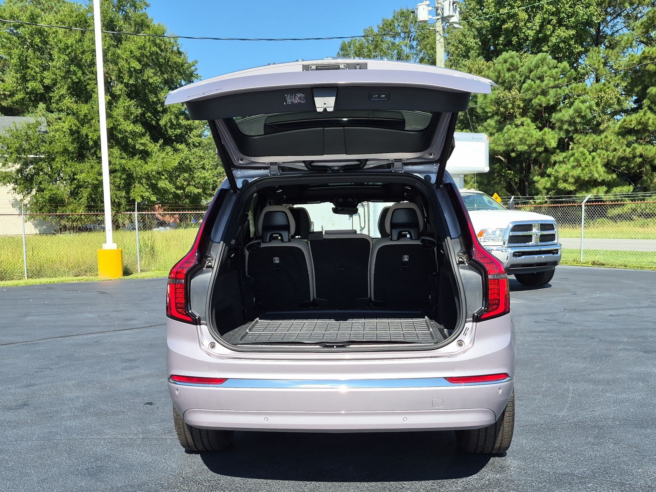 Used 2026 Volvo XC90 B6 Plus AWD/4WD image 32