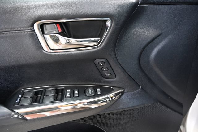 Used 2013 Toyota Avalon Limited FWD image 28