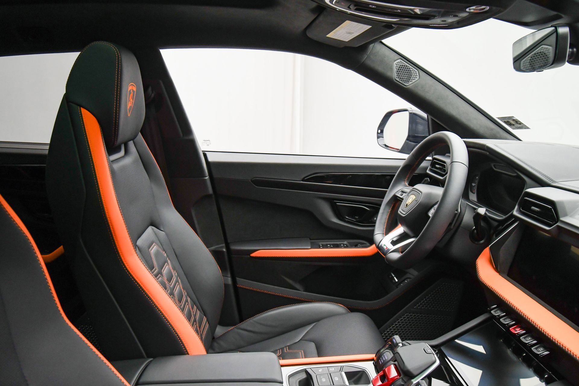 Used 2025 Lamborghini Urus SE image 51