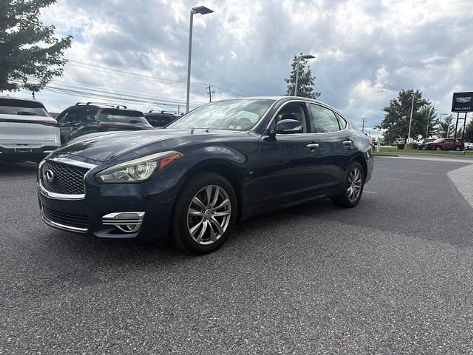 Used 2015 INFINITI Q70 3.7 AWD/4WD image 3