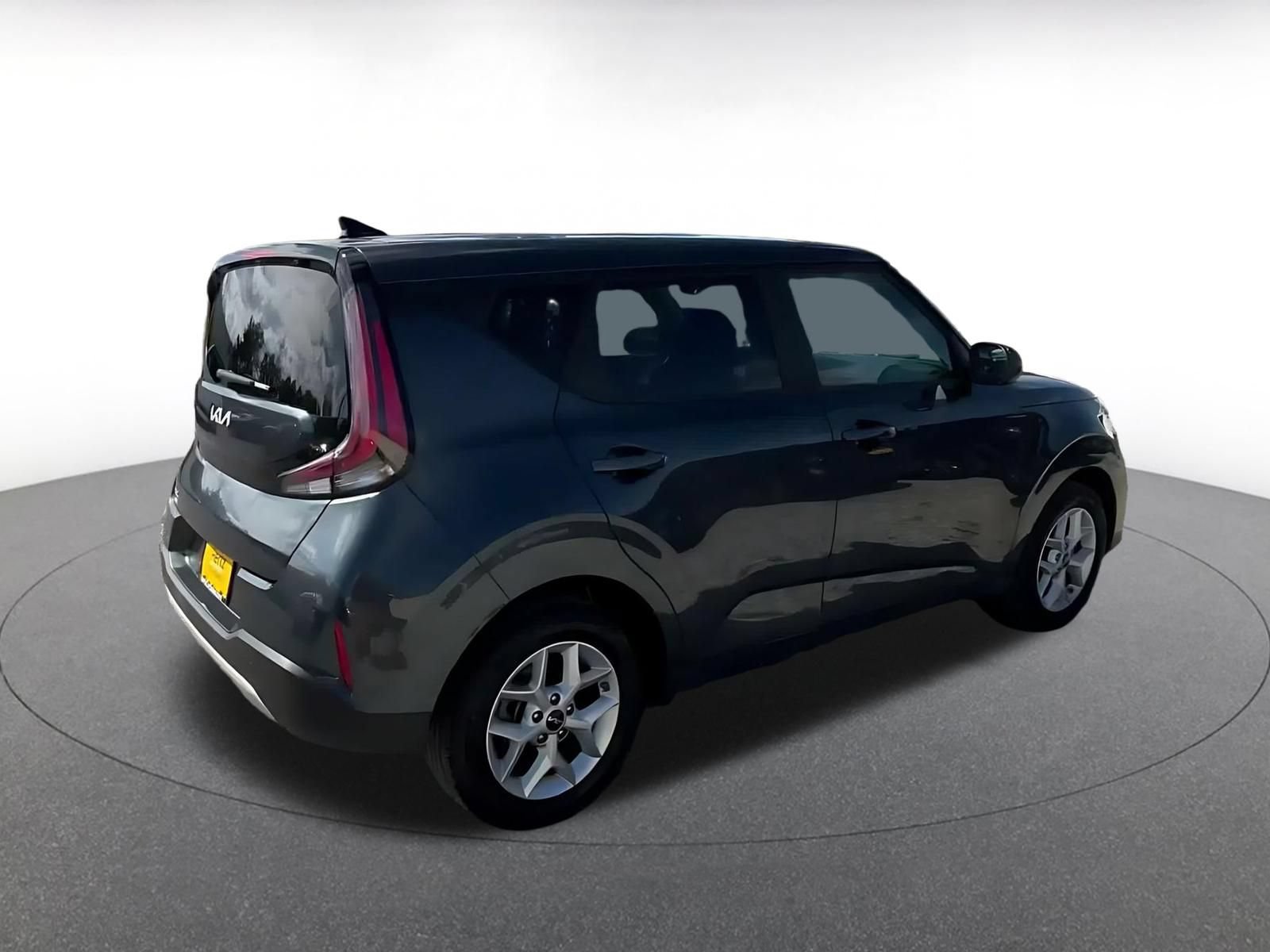 Used 2025 Kia Soul LX w/ LX Technology Package FWD image 14
