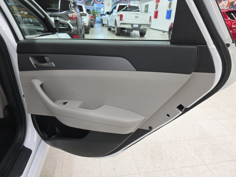 Used 2019 Hyundai Sonata SE w/ Cargo Package FWD image 14