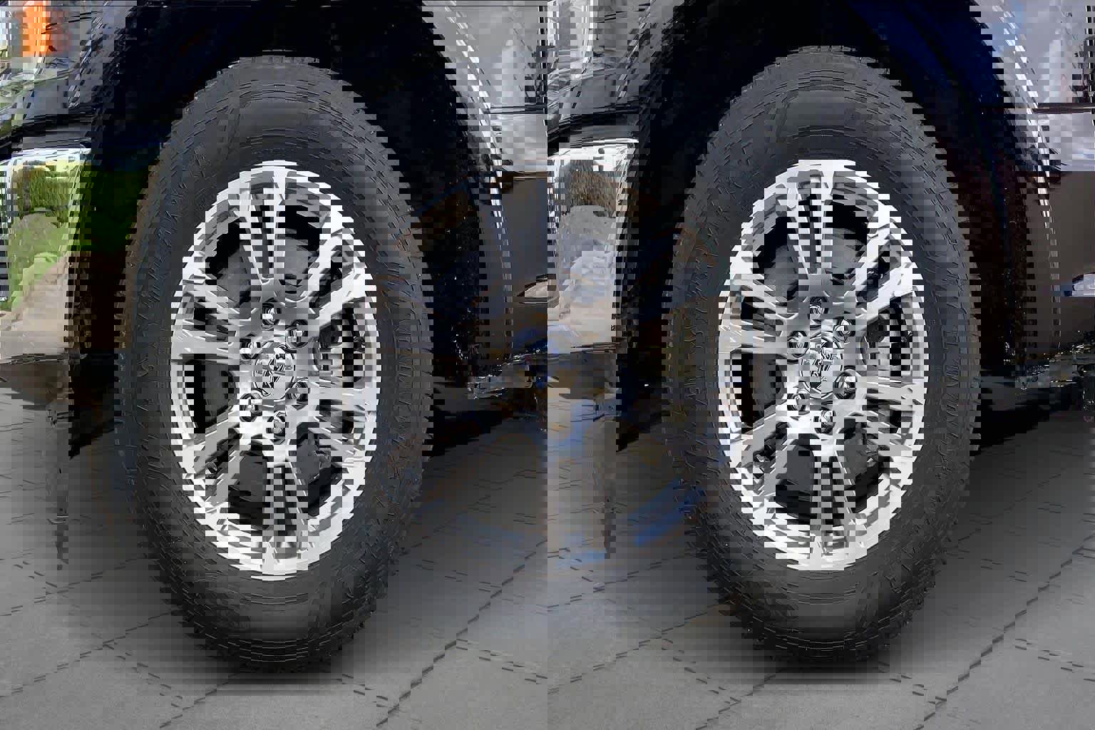 Used 2020 Ford F150 Lariat w/ Equipment Group 501A Mid image 9