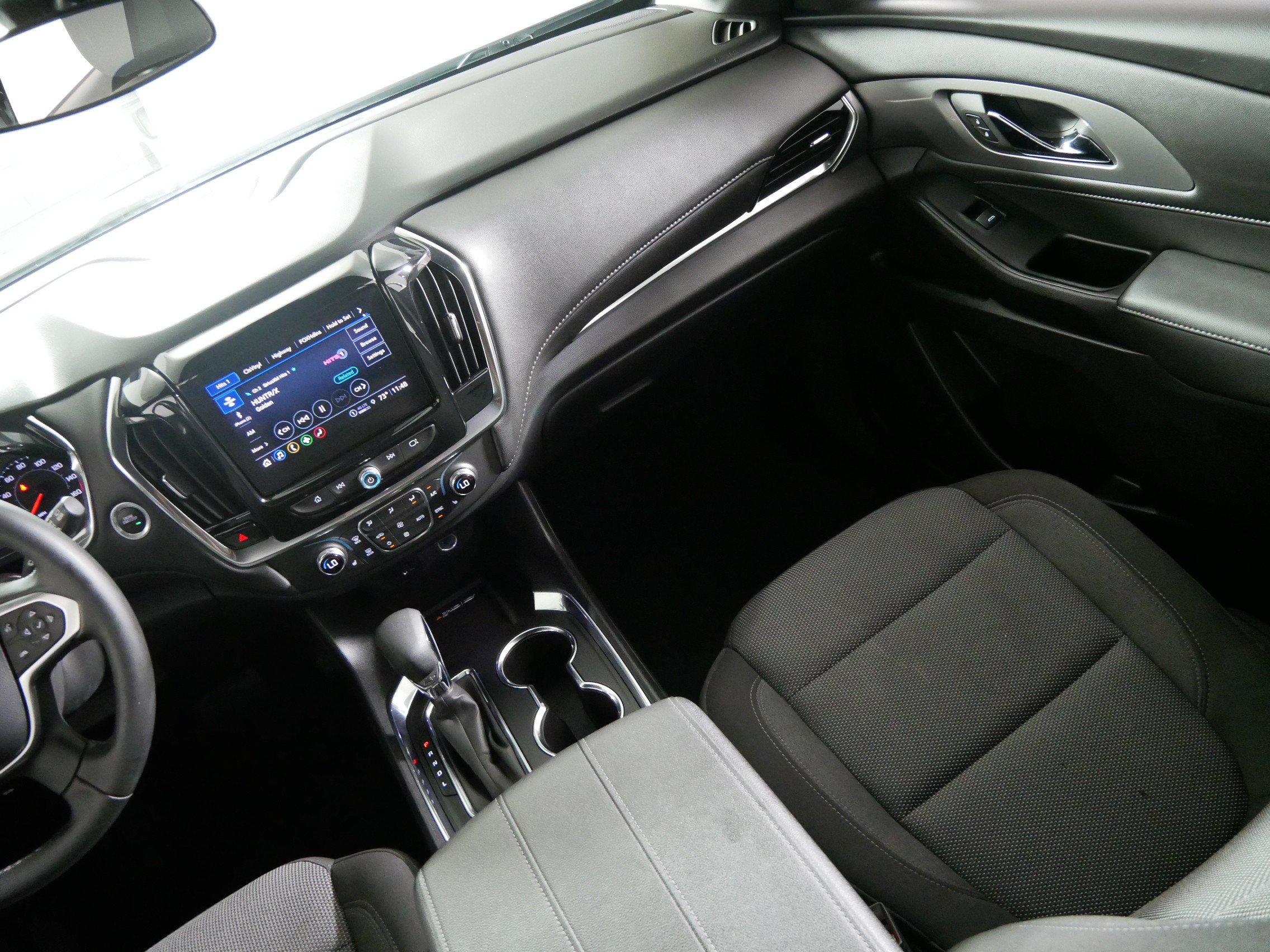 Used 2023 Chevrolet Traverse LT FWD image 11