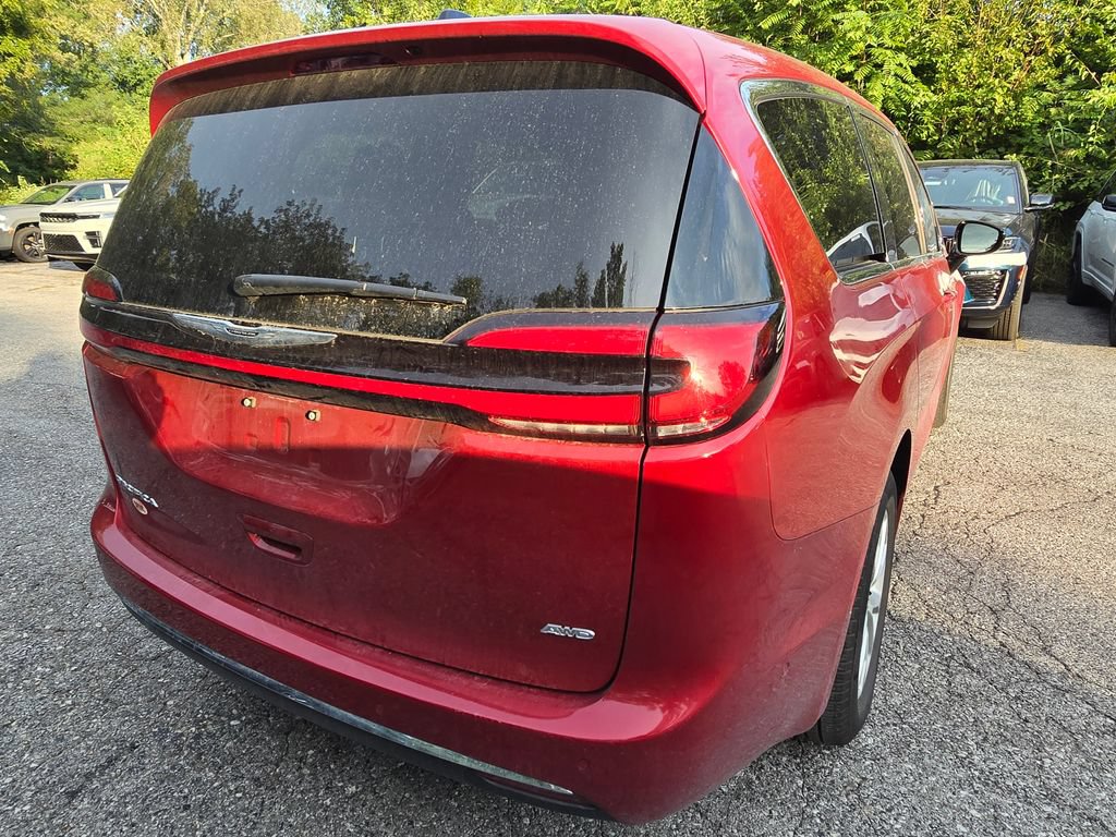 Used 2025 Chrysler Pacifica Select AWD/4WD image 7