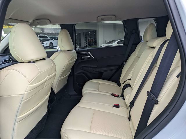 Used 2024 Mitsubishi Outlander SE FWD image 14