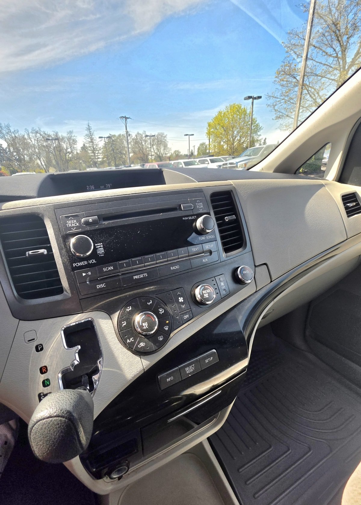 Used 2011 Toyota Sienna LE FWD image 11
