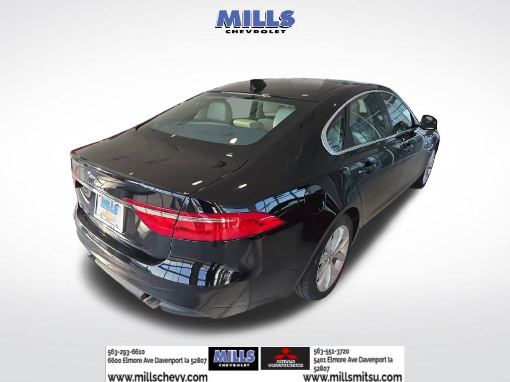 Used 2018 Jaguar XF Premium AWD/4WD image 5