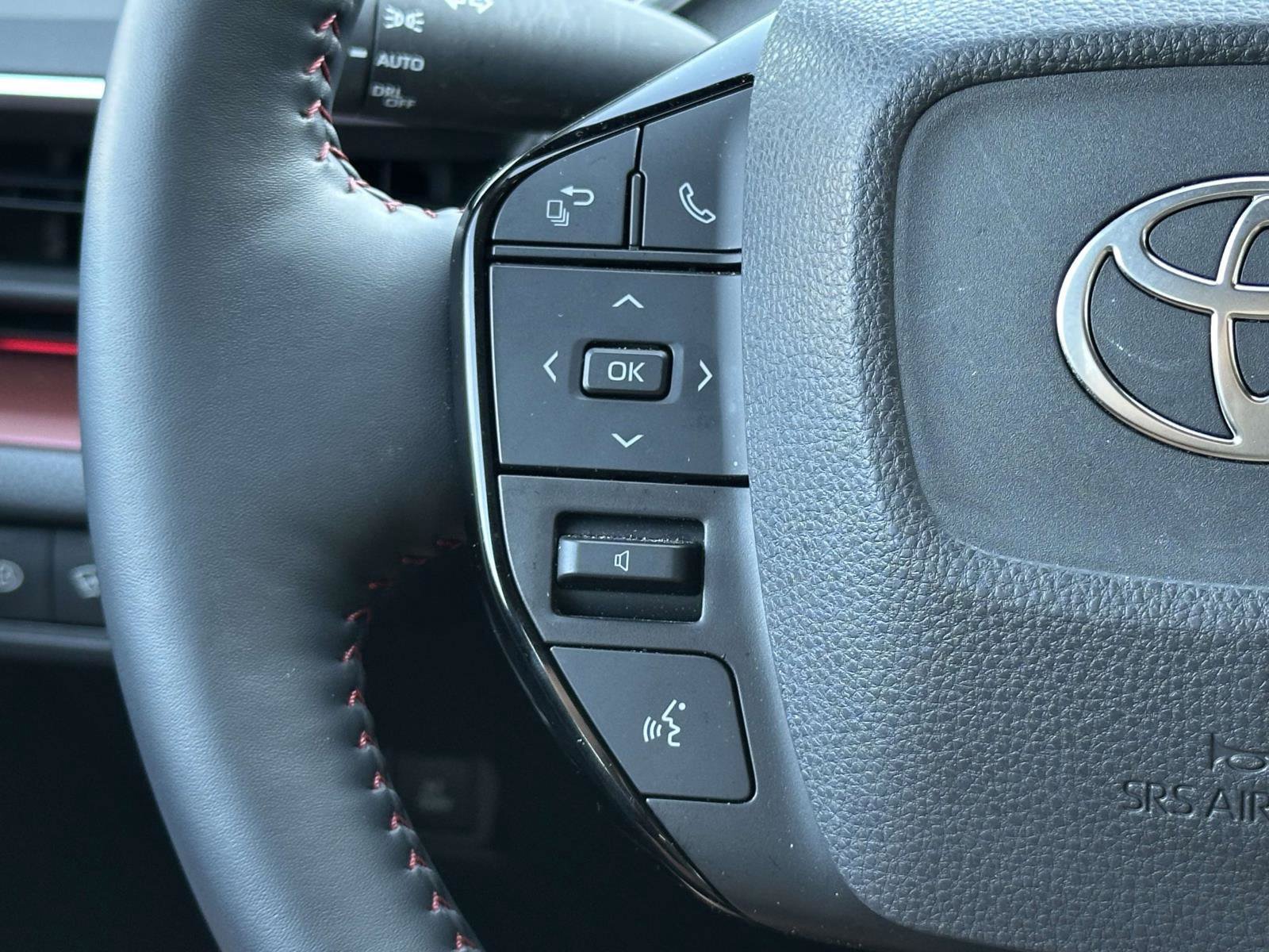 Used 2024 Toyota Prius Prime Premium w/ Advanced Technology Package FWD image 23