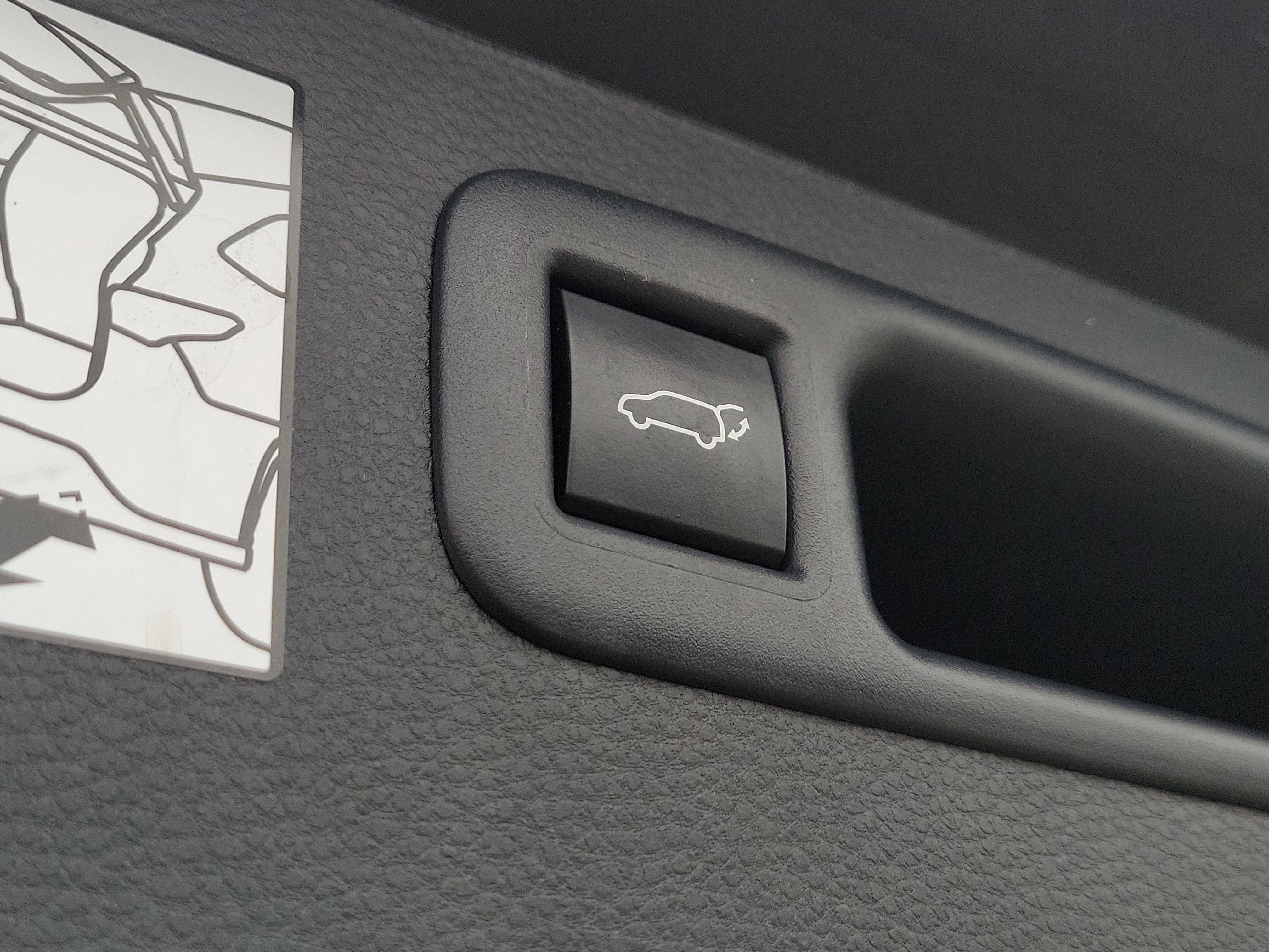 Used 2024 Toyota Highlander XLE image 9