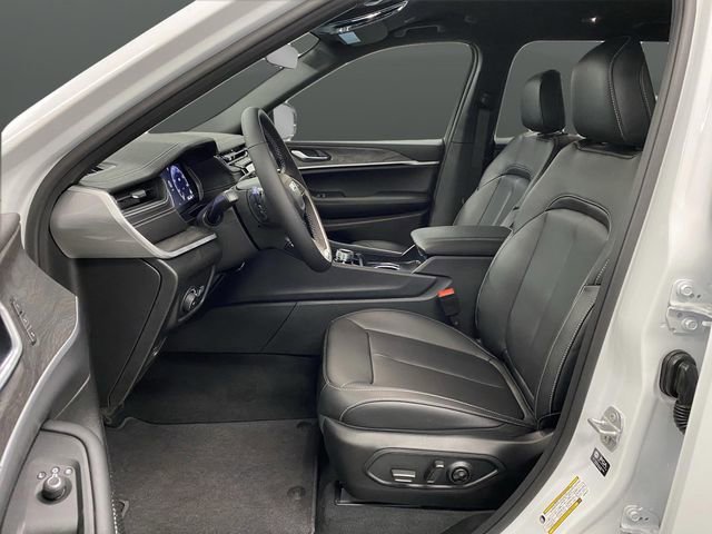 New 2025 Jeep Grand Cherokee L Limited w/ Black Appearance Package image 4