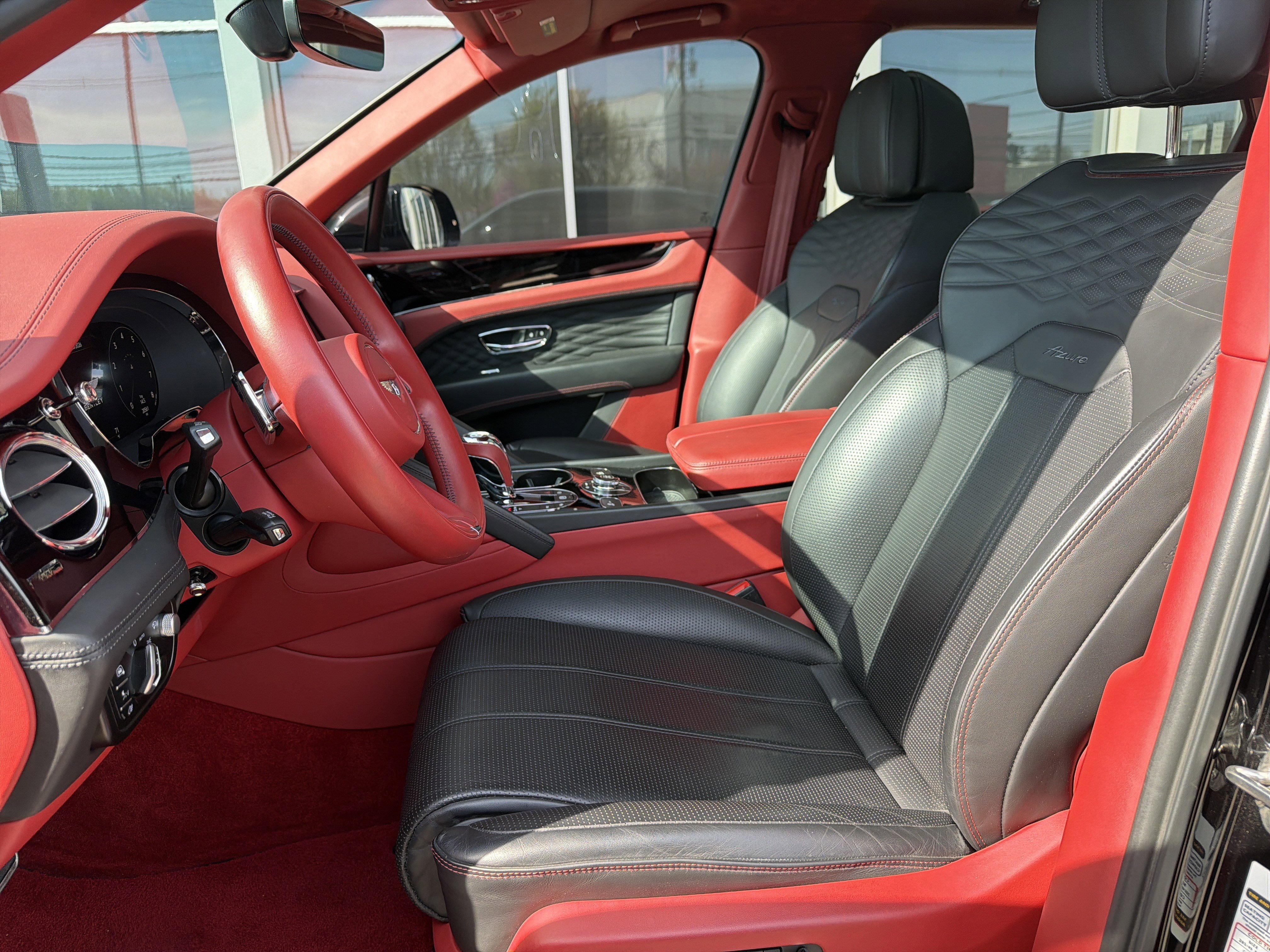 Used 2023 Bentley Bentayga Extended Wheelbase AWD/4WD image 15