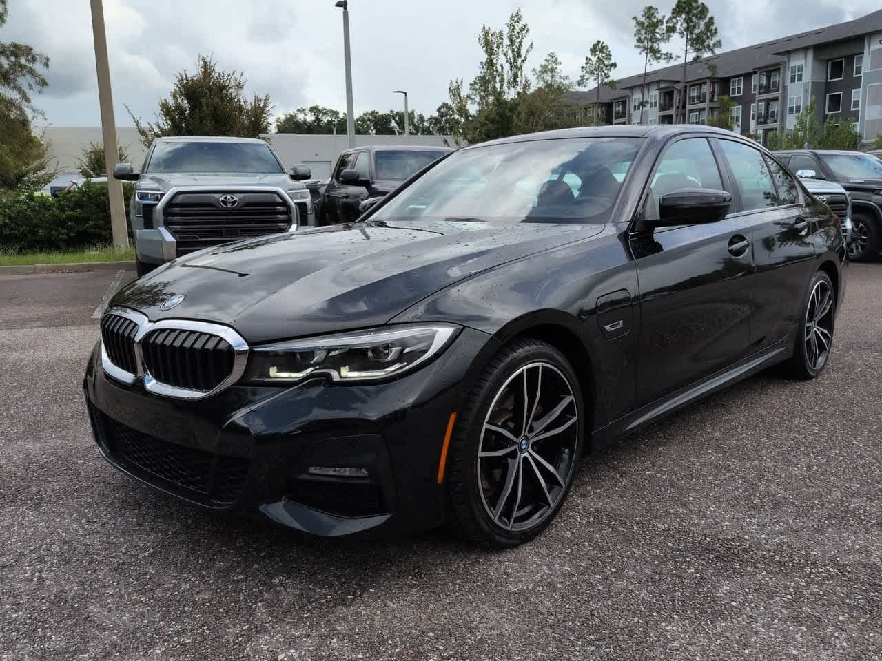 Used 2022 BMW 330e w/ M Sport Package RWD image 2