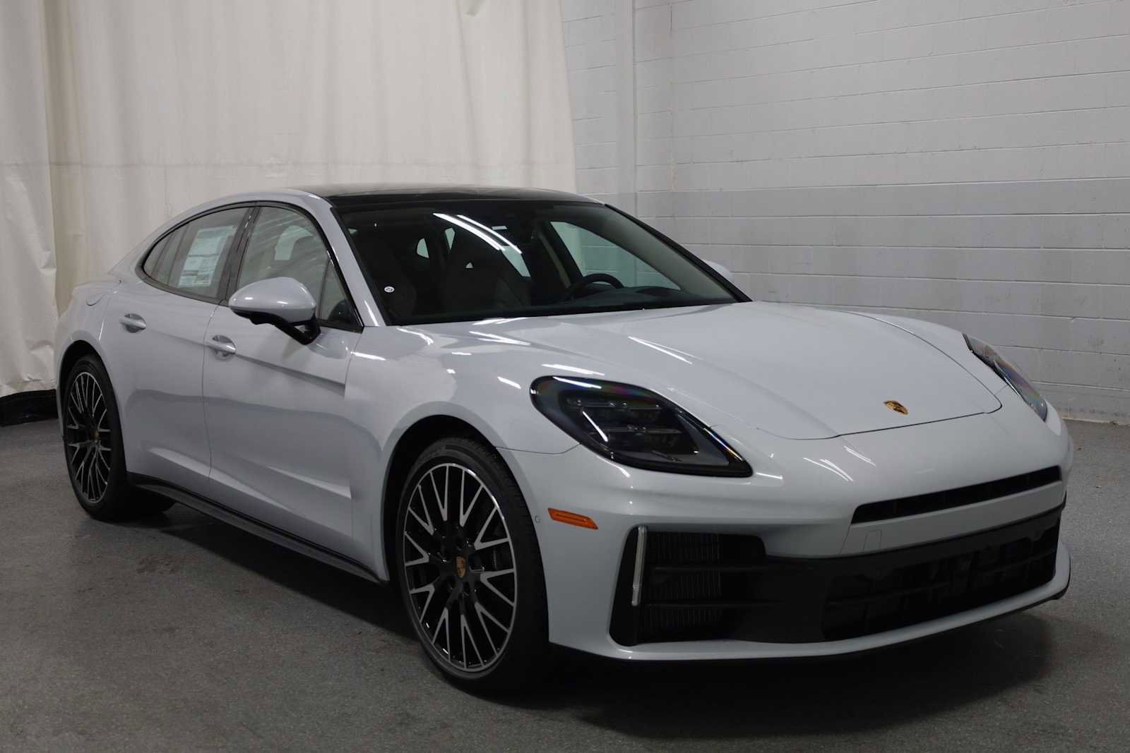 New 2025 Porsche Panamera 4 image 13