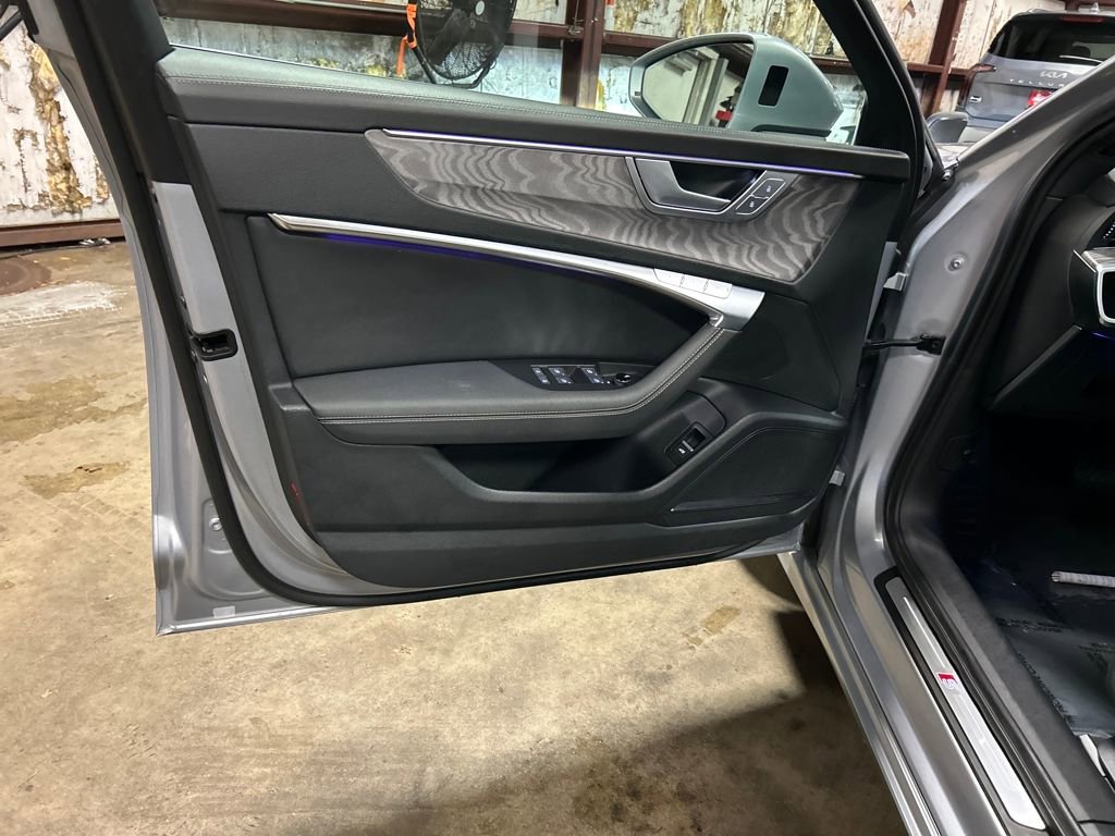 Used 2024 Audi A6 Premium Plus image 11