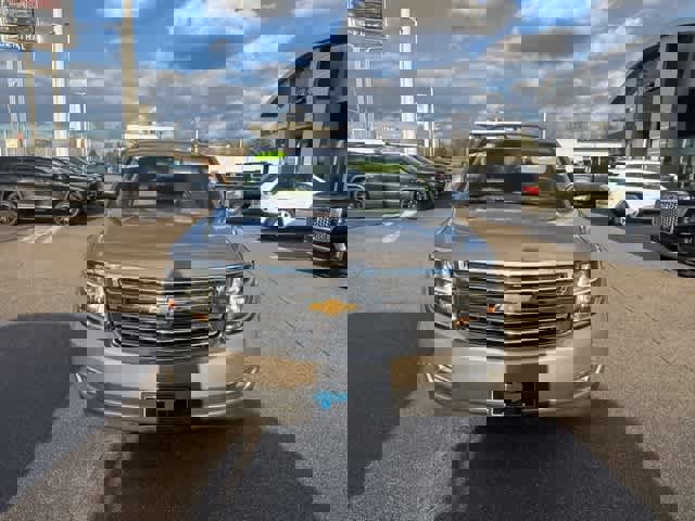 Used 2017 Chevrolet Suburban Premier image 2