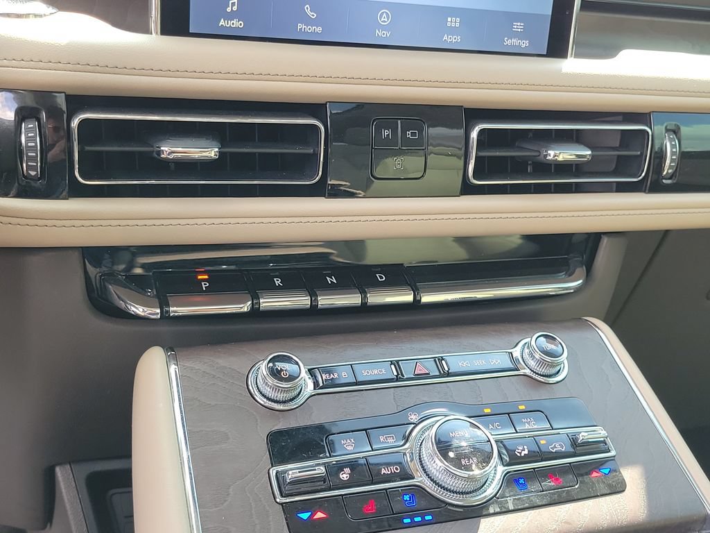 Certified 2024 Lincoln Aviator Reserve w/ Equipment Group 201A AWD/4WD image 28